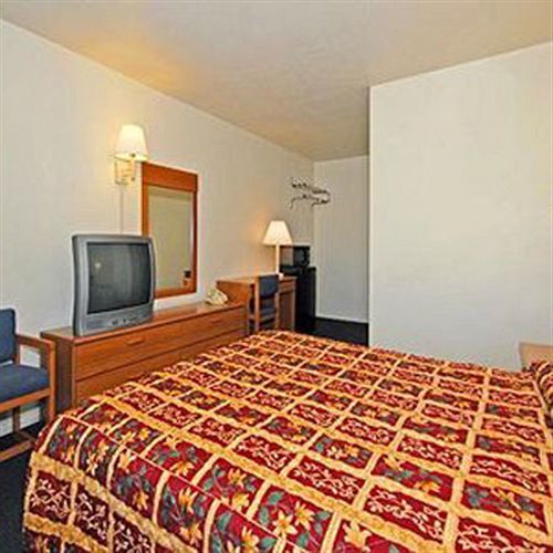 Economy Inn 새포드 외부 사진