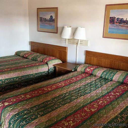 Economy Inn 새포드 외부 사진